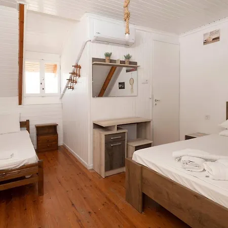 Giorgos House Attic Apartment Gialova Exterior photo